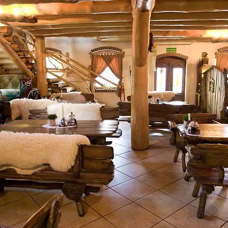 Dworek Nad Stawem 3*