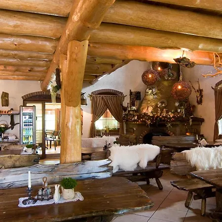 Dworek Nad Stawem 招待所 3*