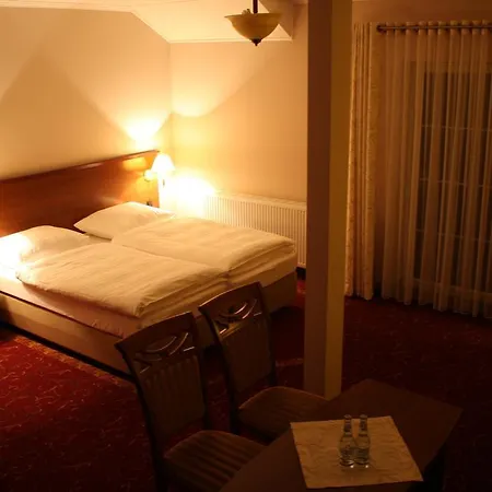 Dworek Nad Stawem 3*