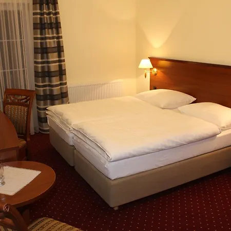 Dworek Nad Stawem 招待所 3*