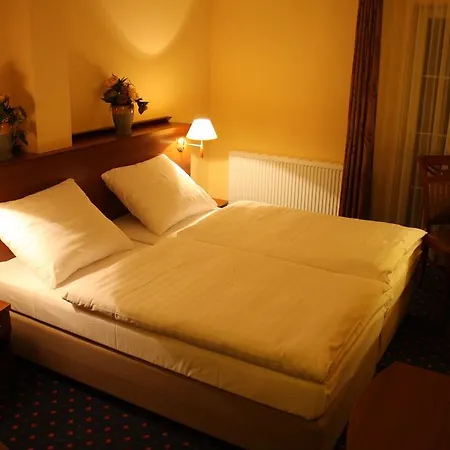 Dworek Nad Stawem 3*