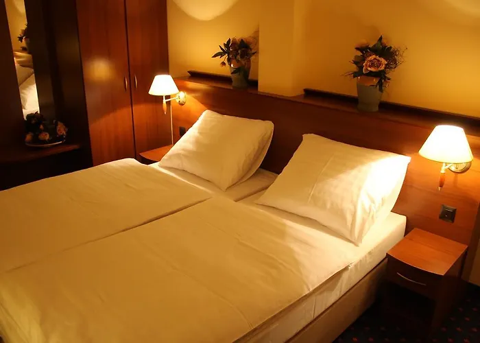 Dworek Nad Stawem Pensión 3*